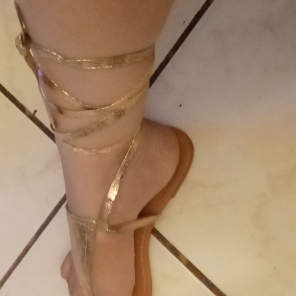 Victoria Secret- Colin Stuart Golden Gladiator Sandals 7 - Picture 4 of 8